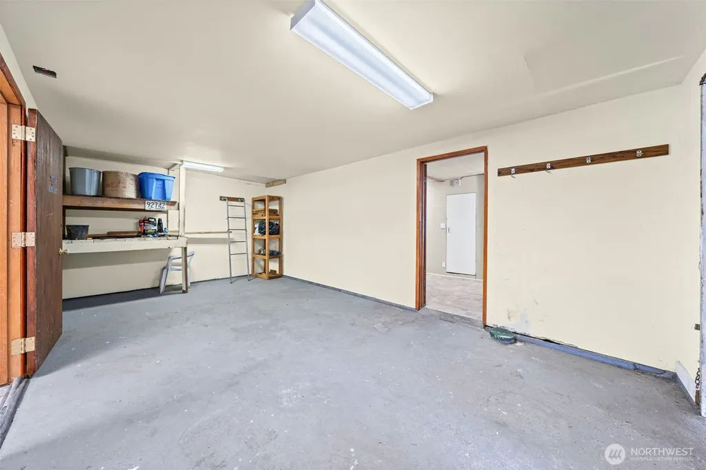 205 W Saar Street Kent WA 98032