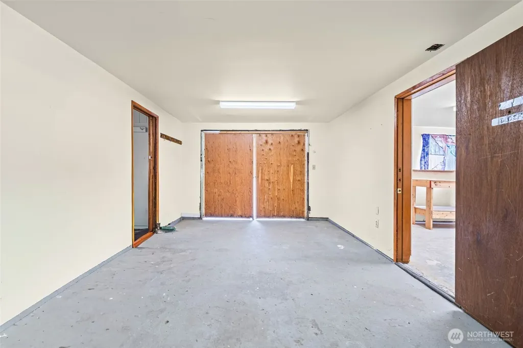 205 W Saar Street Kent WA 98032