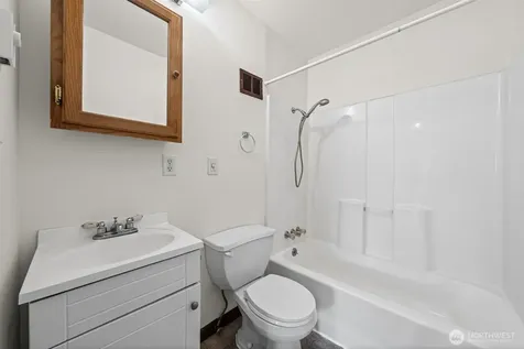 205 W Saar Street Kent WA 98032