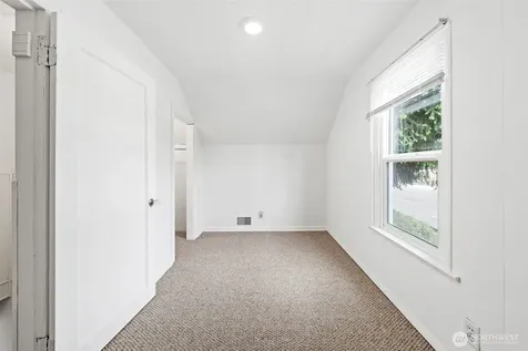 205 W Saar Street Kent WA 98032