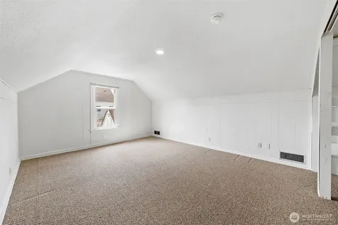 205 W Saar Street Kent WA 98032