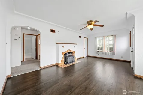 205 W Saar Street Kent WA 98032