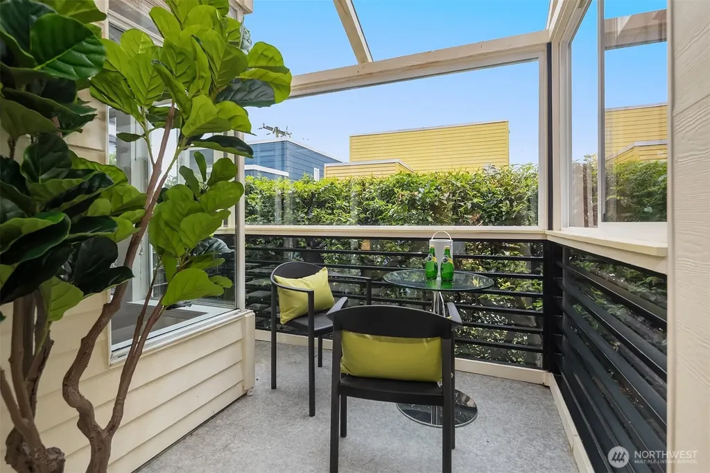 1106 18th Avenue Seattle WA 98122