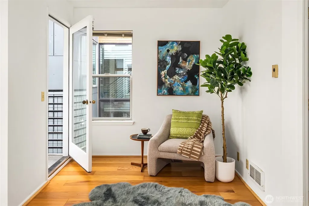 1106 18th Avenue Seattle WA 98122