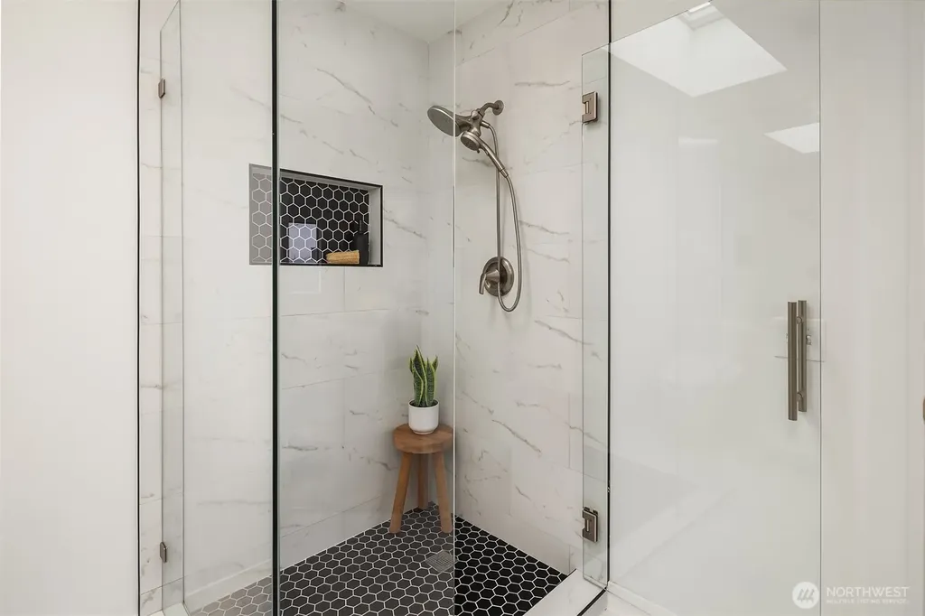 1106 18th Avenue Seattle WA 98122