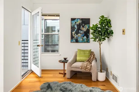 1106 18th Avenue Seattle WA 98122