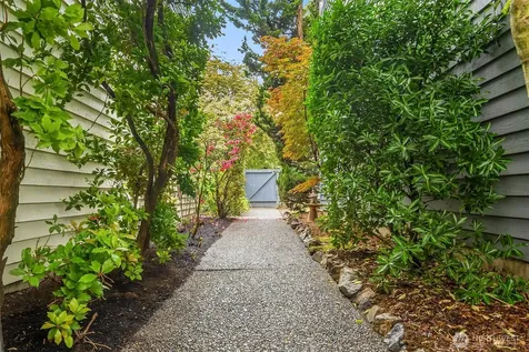1106 18th Avenue Seattle WA 98122