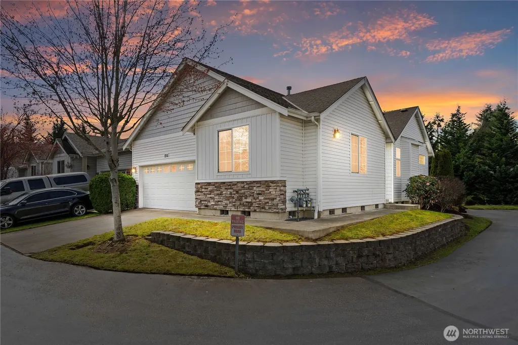 814 10th Street SE Puyallup WA 98372