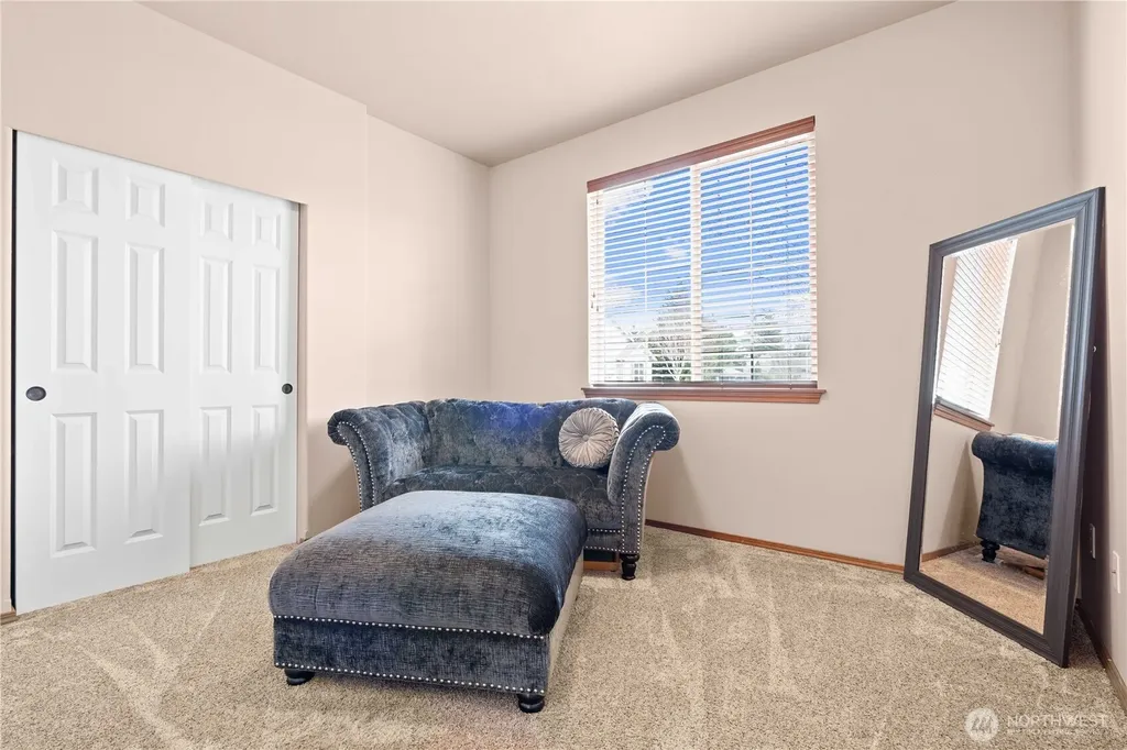 814 10th Street SE Puyallup WA 98372
