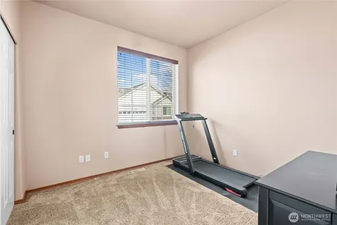 814 10th Street SE Puyallup WA 98372