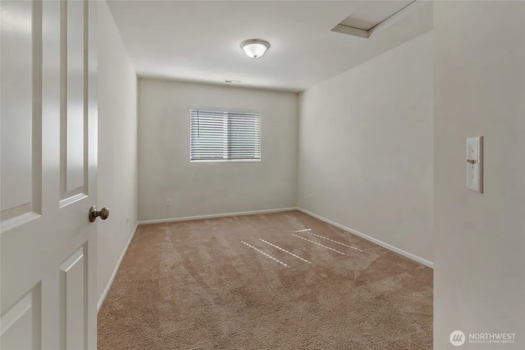 10582 191st Street E Puyallup WA 98374