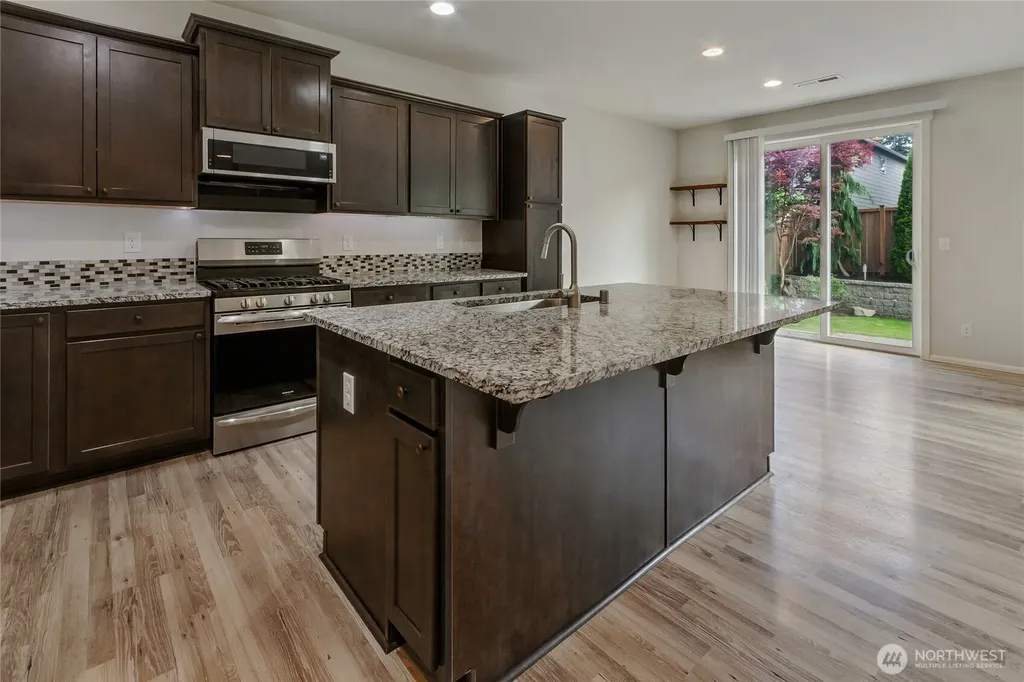 10582 191st Street E Puyallup WA 98374