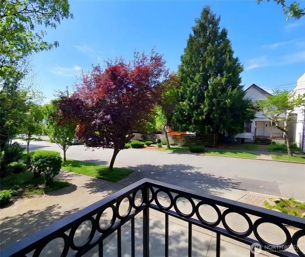 424 21st Avenue Seattle WA 98122