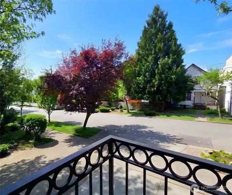 424 21st Avenue Seattle WA 98122