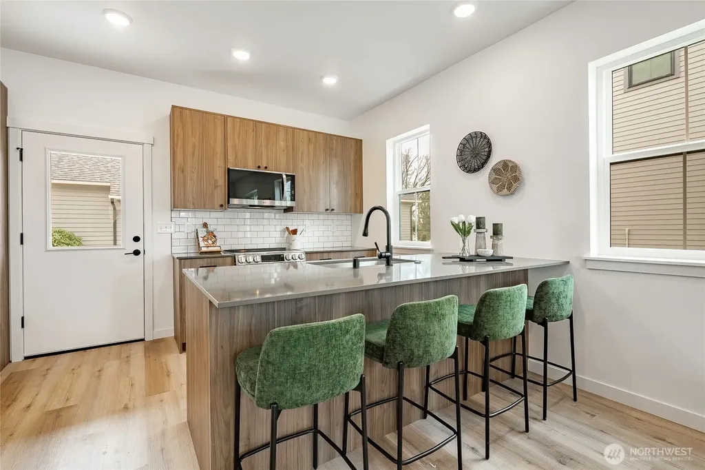 214 E Grover Street Lynden WA 98264
