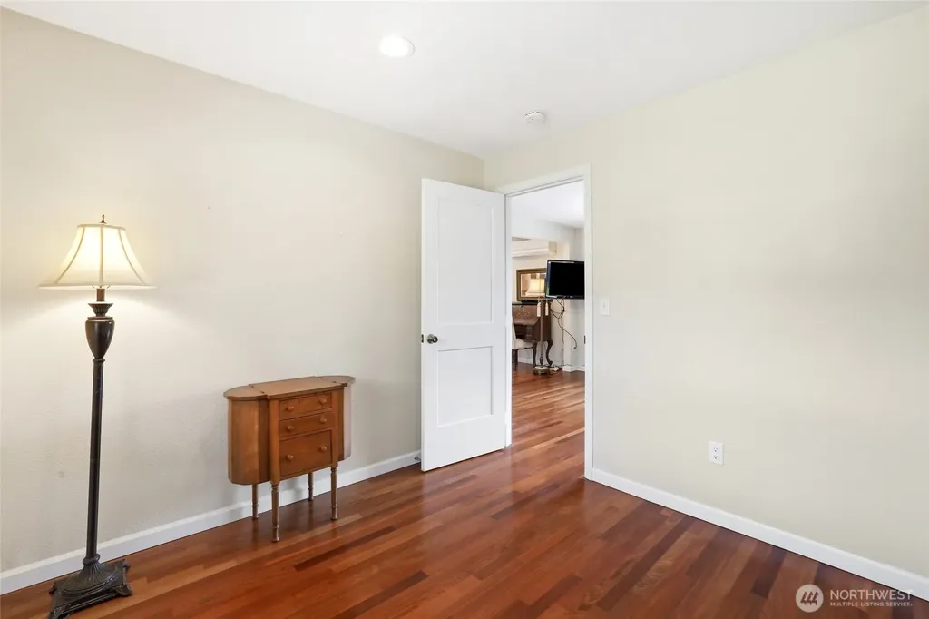 6917 Rainier Avenue Gig Harbor WA 98335