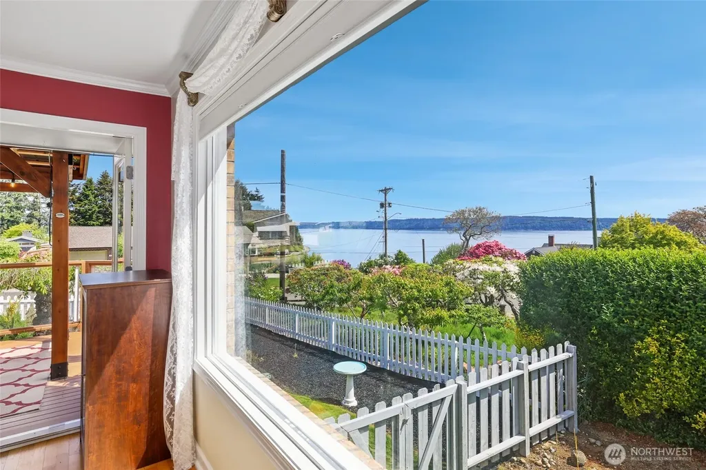 6917 Rainier Avenue Gig Harbor WA 98335