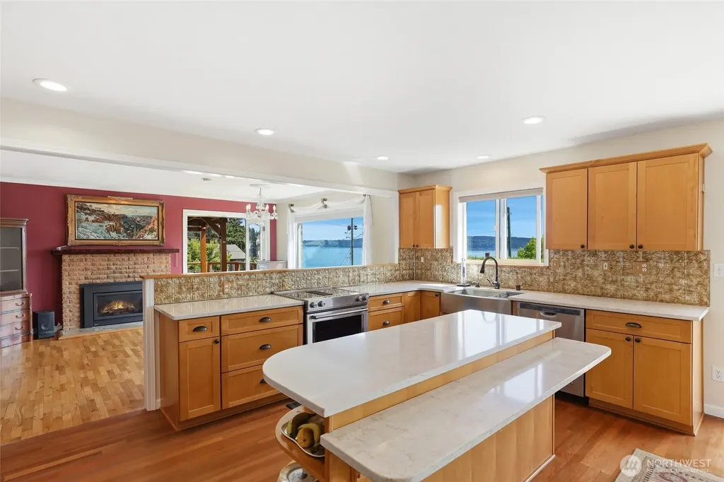 6917 Rainier Avenue Gig Harbor WA 98335