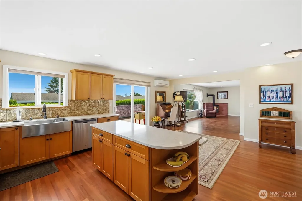 6917 Rainier Avenue Gig Harbor WA 98335