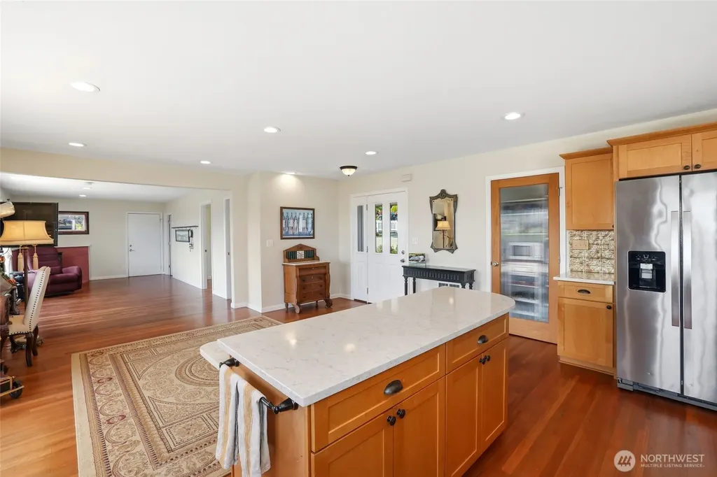 6917 Rainier Avenue Gig Harbor WA 98335