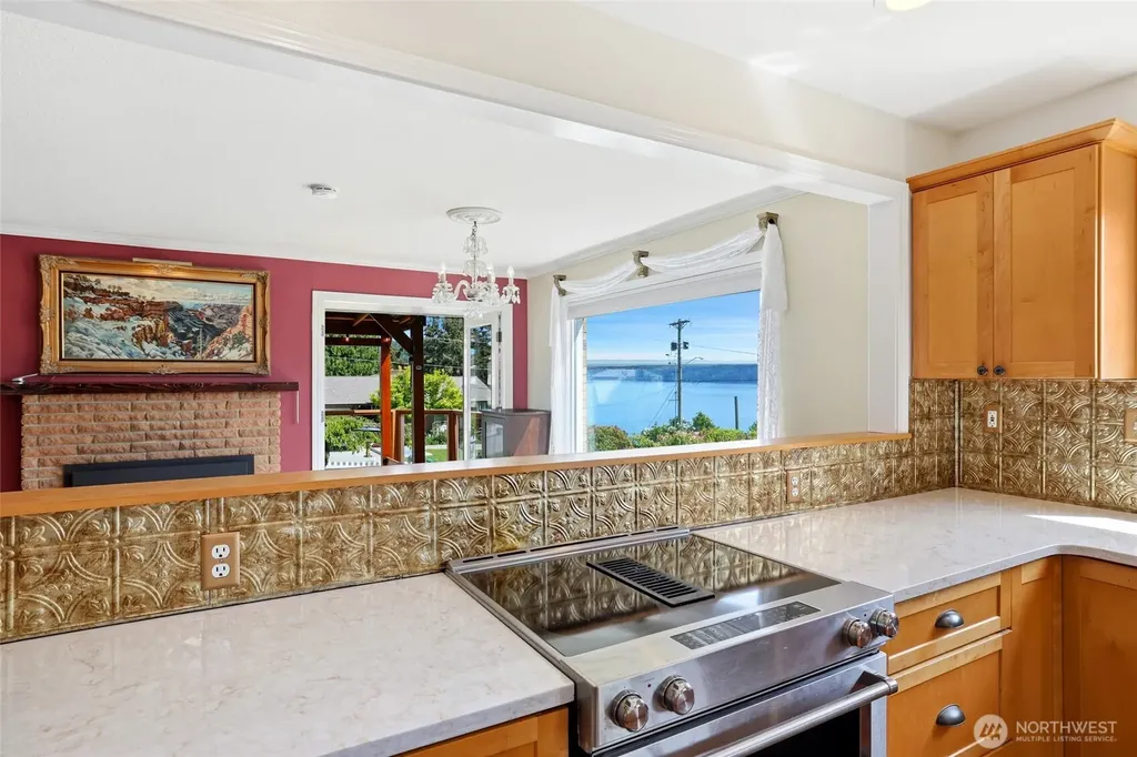 6917 Rainier Avenue Gig Harbor WA 98335