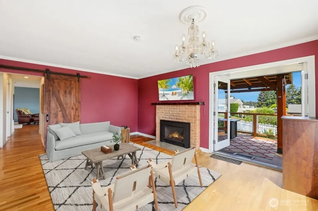 6917 Rainier Avenue Gig Harbor WA 98335