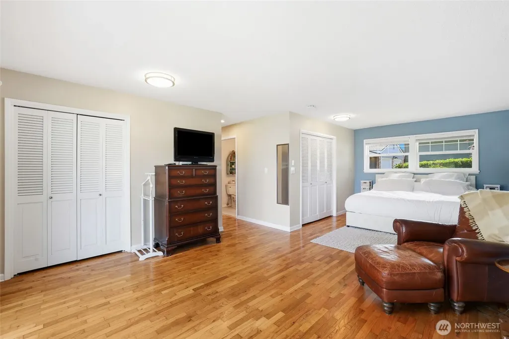 6917 Rainier Avenue Gig Harbor WA 98335