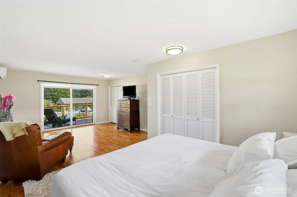 6917 Rainier Avenue Gig Harbor WA 98335