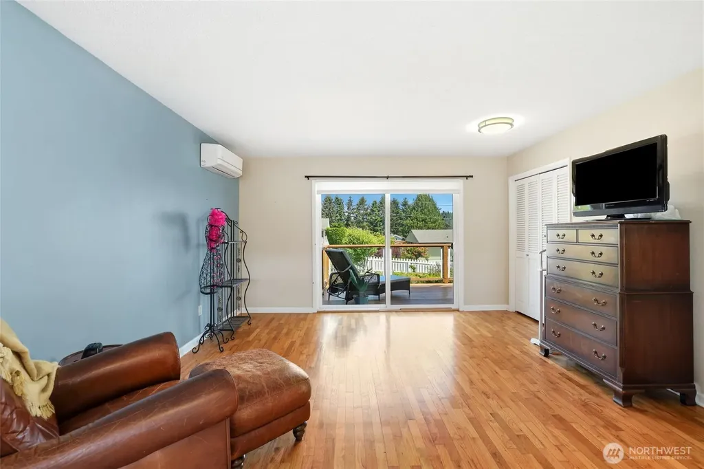 6917 Rainier Avenue Gig Harbor WA 98335