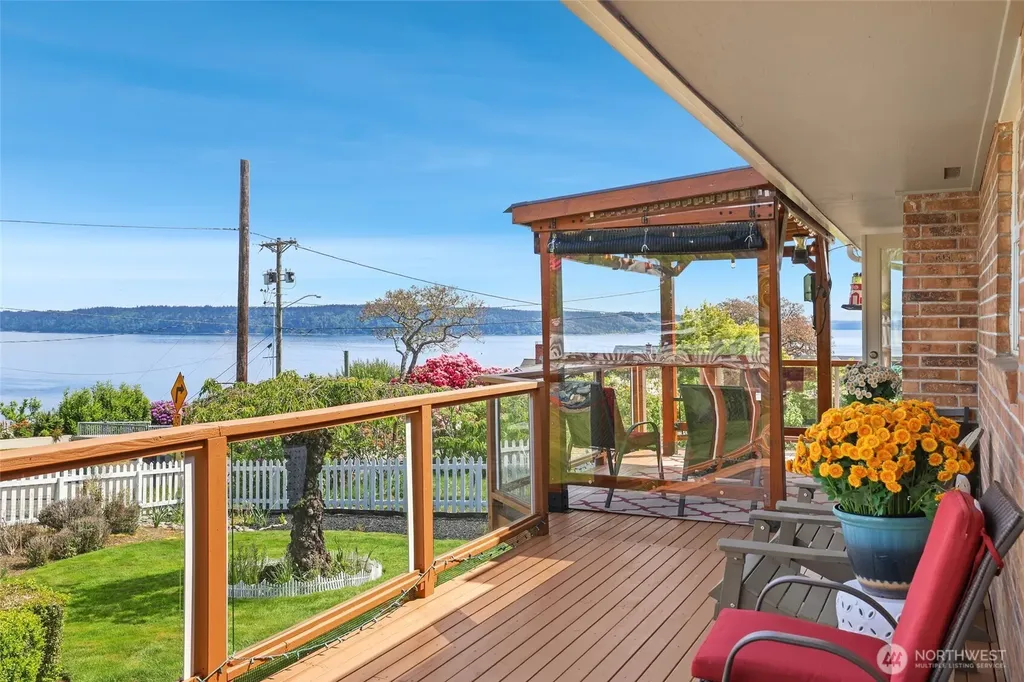 6917 Rainier Avenue Gig Harbor WA 98335
