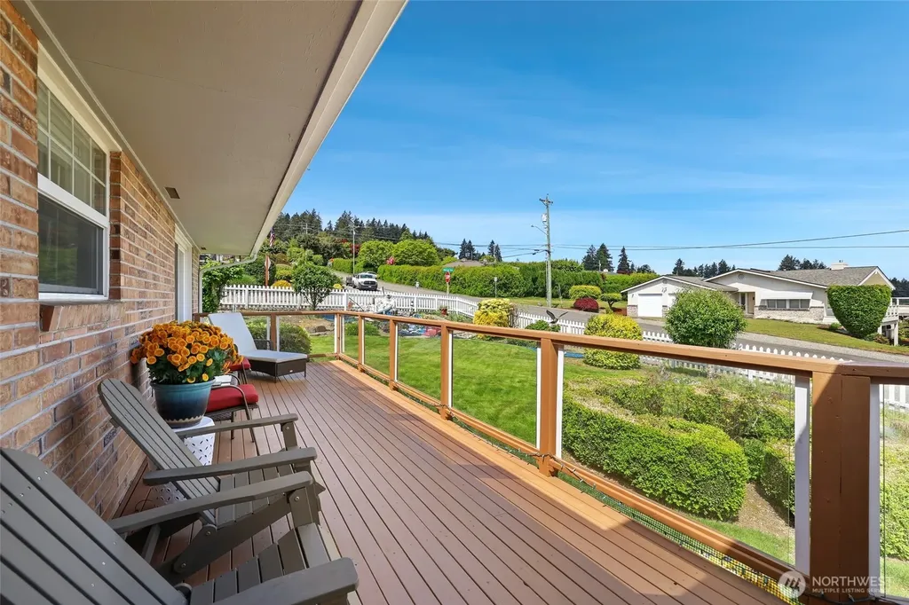 6917 Rainier Avenue Gig Harbor WA 98335