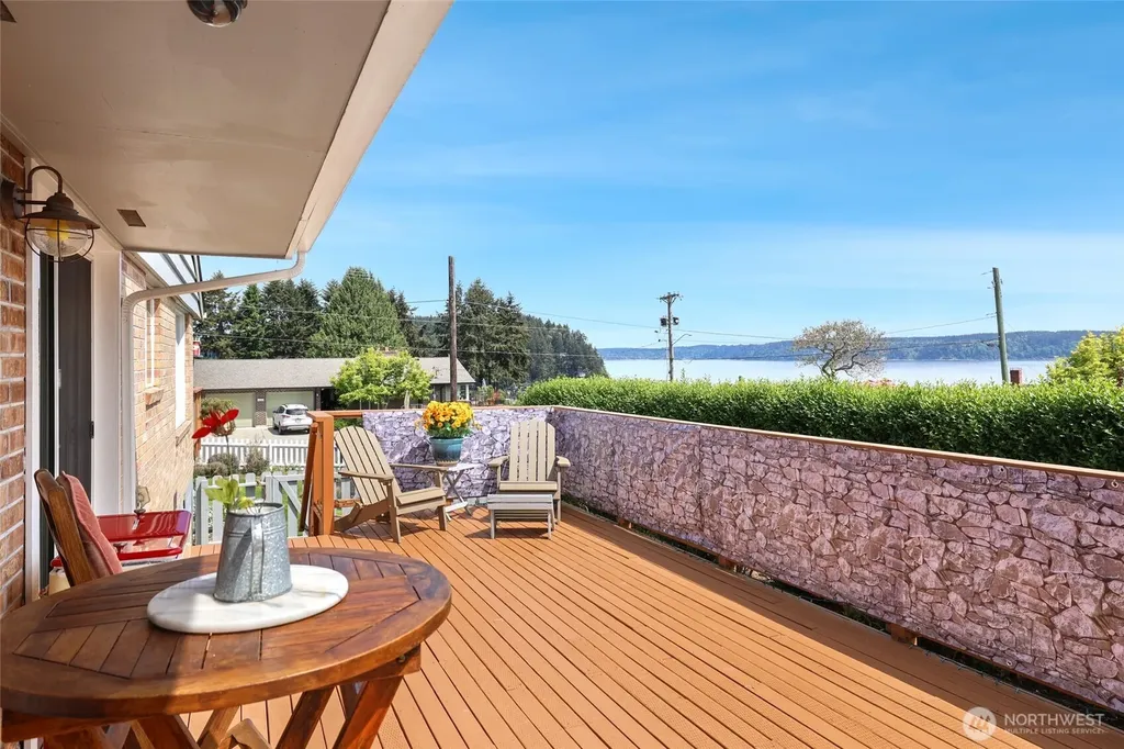 6917 Rainier Avenue Gig Harbor WA 98335