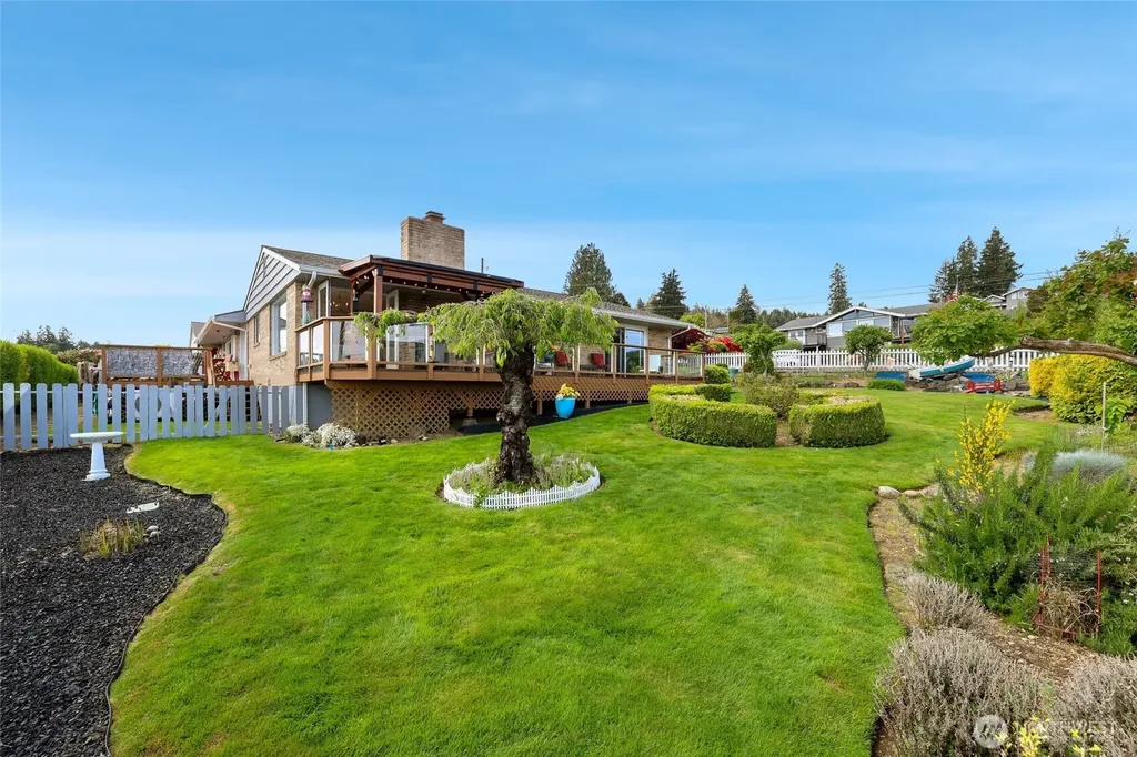 6917 Rainier Avenue Gig Harbor WA 98335