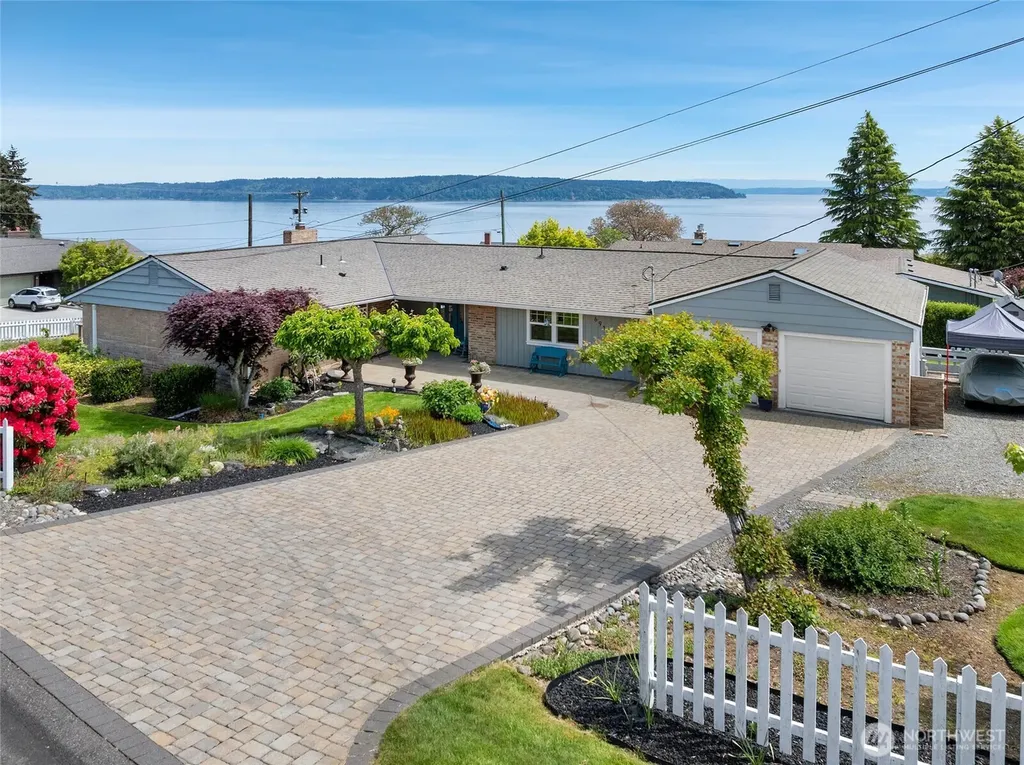 6917 Rainier Avenue Gig Harbor WA 98335