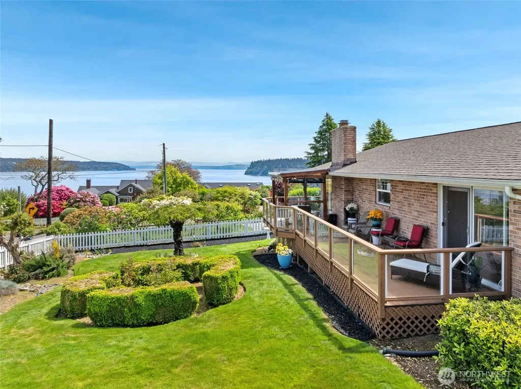 6917 Rainier Avenue Gig Harbor WA 98335