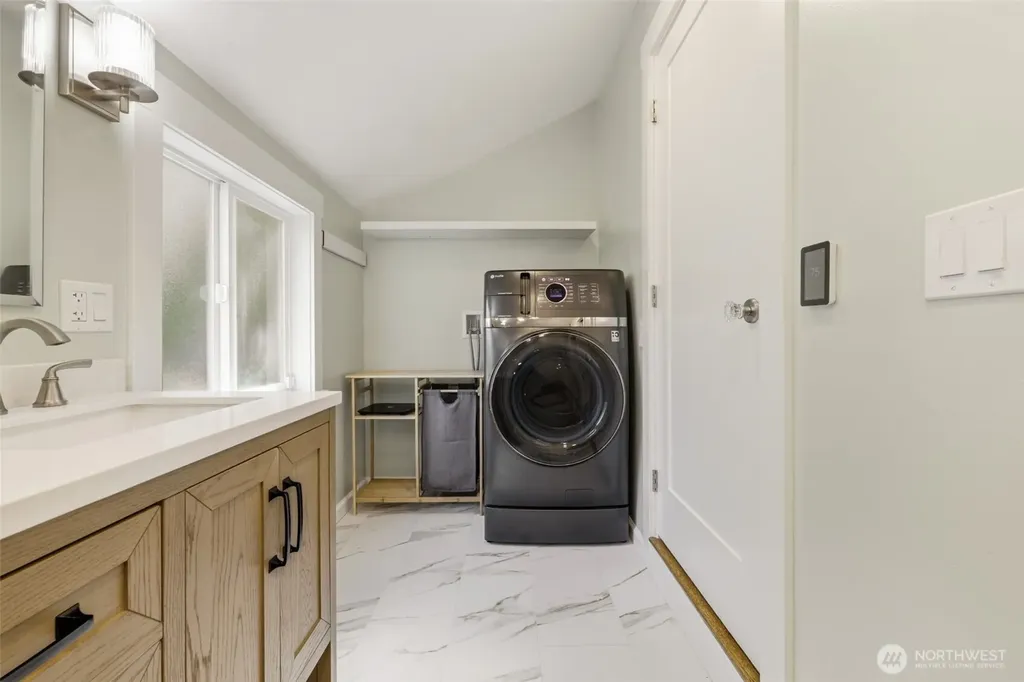 9416 5th Avenue NE Seattle WA 98115