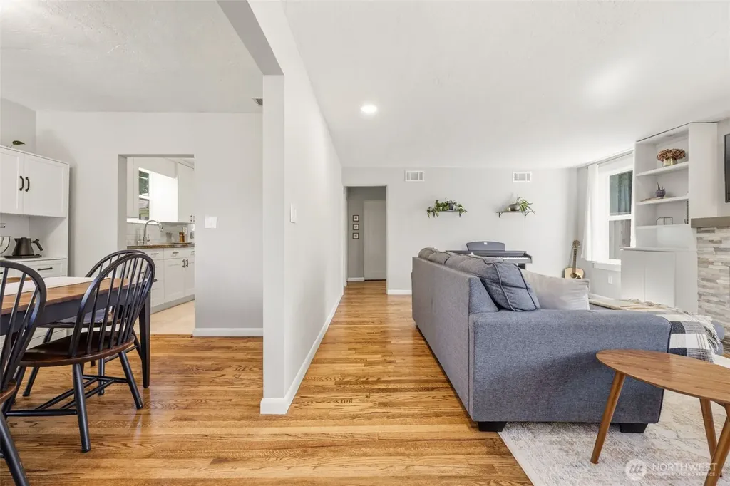 9416 5th Avenue NE Seattle WA 98115