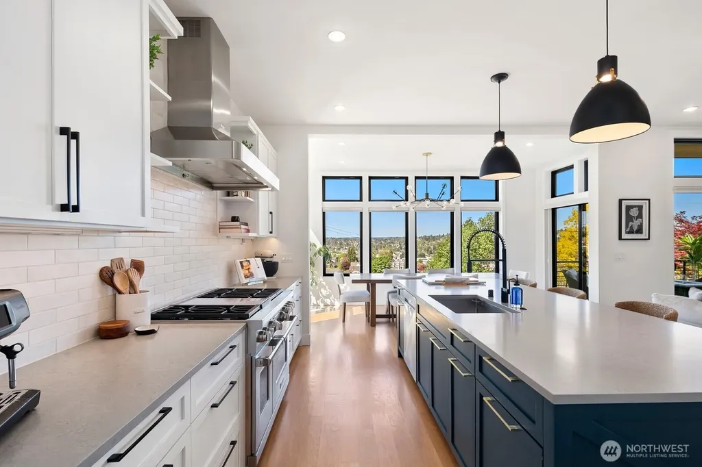 728 W Etruria Street Seattle WA 98119