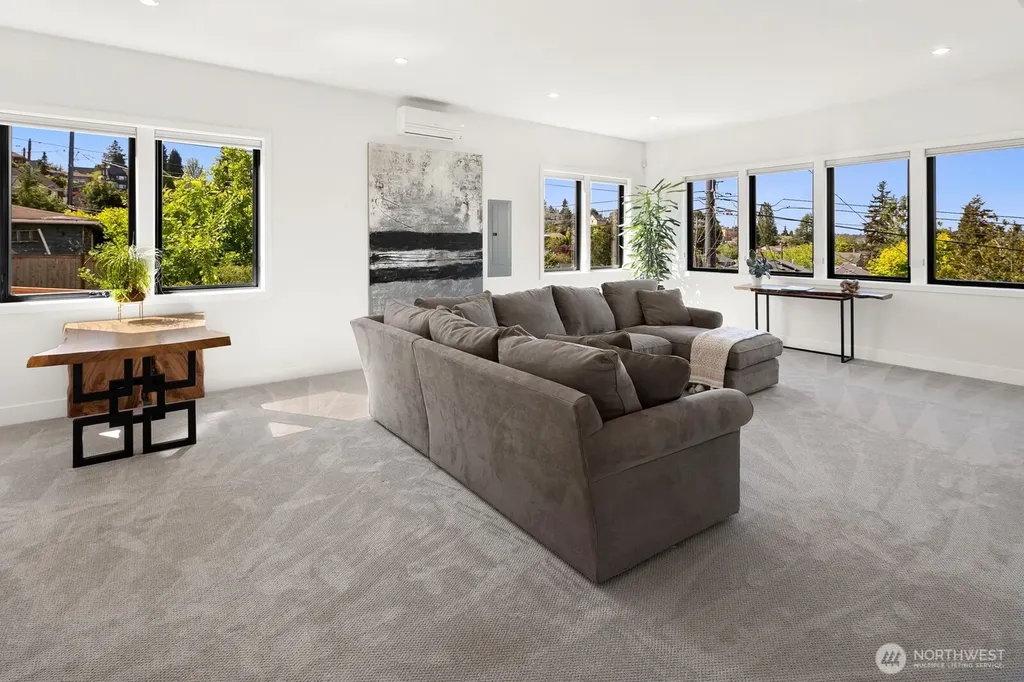 728 W Etruria Street Seattle WA 98119