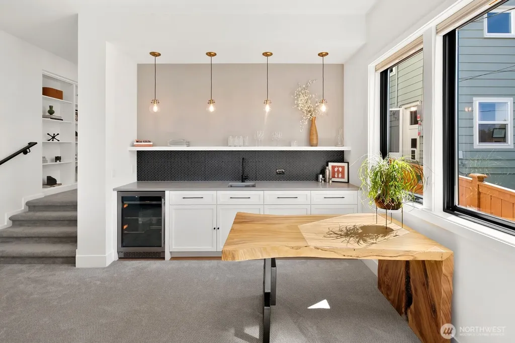 728 W Etruria Street Seattle WA 98119