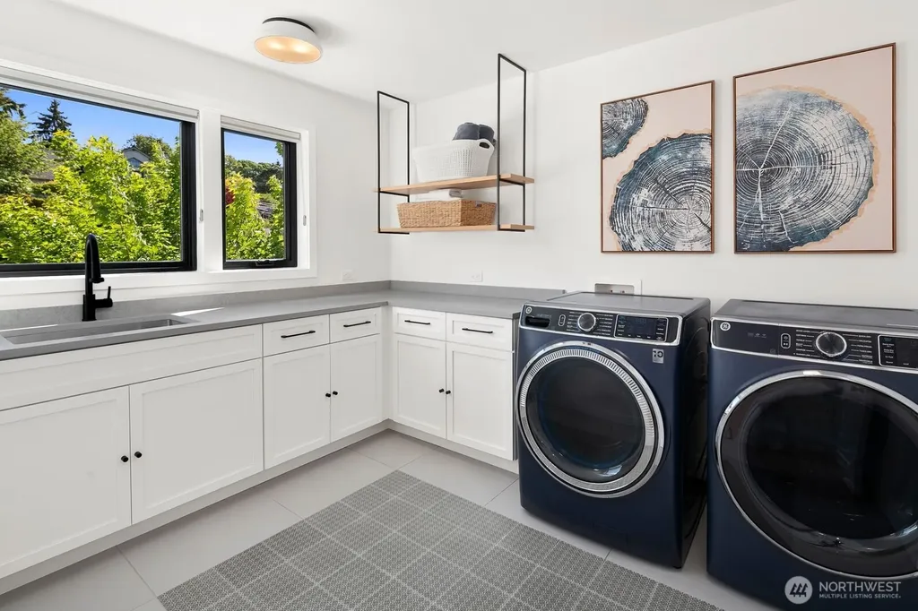 728 W Etruria Street Seattle WA 98119
