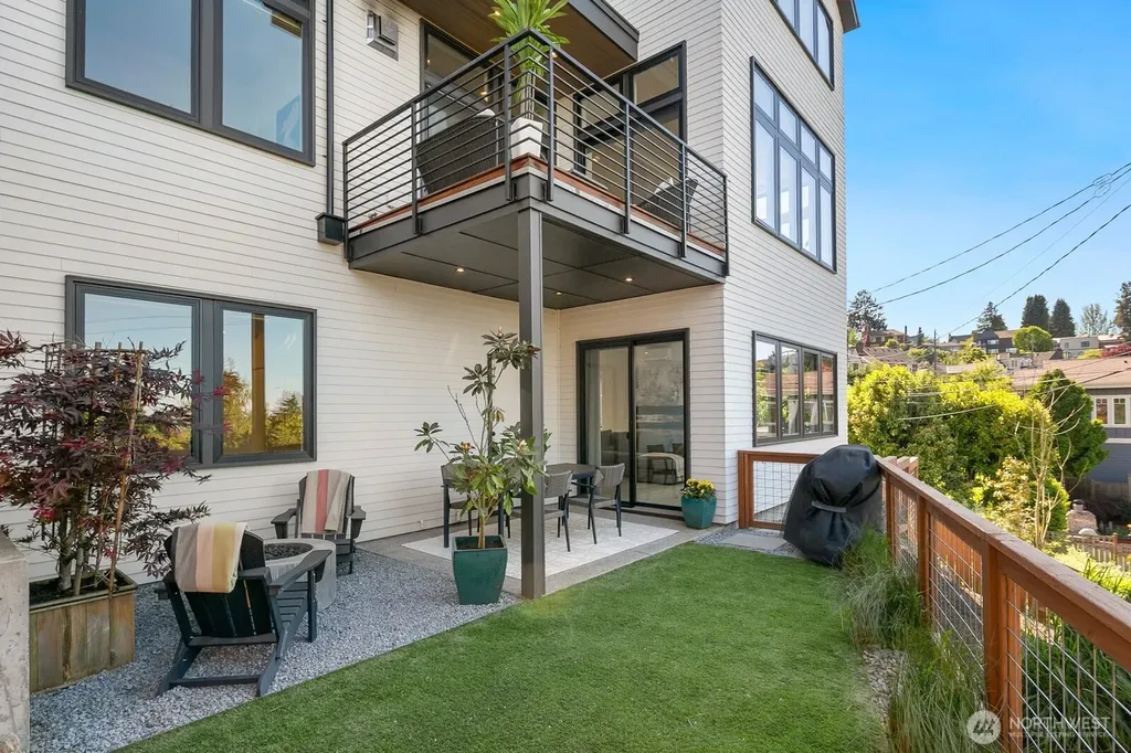 728 W Etruria Street Seattle WA 98119