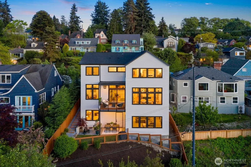 728 W Etruria Street Seattle WA 98119