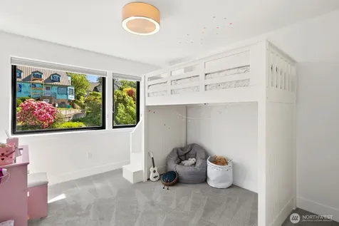 728 W Etruria Street Seattle WA 98119