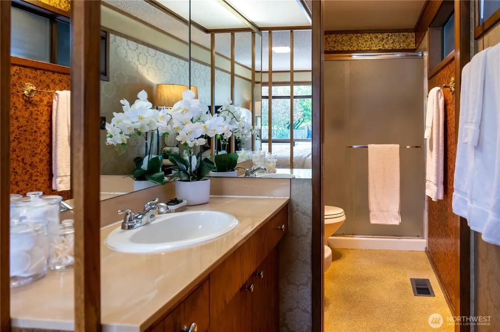 4033 52nd Place SW Seattle WA 98116