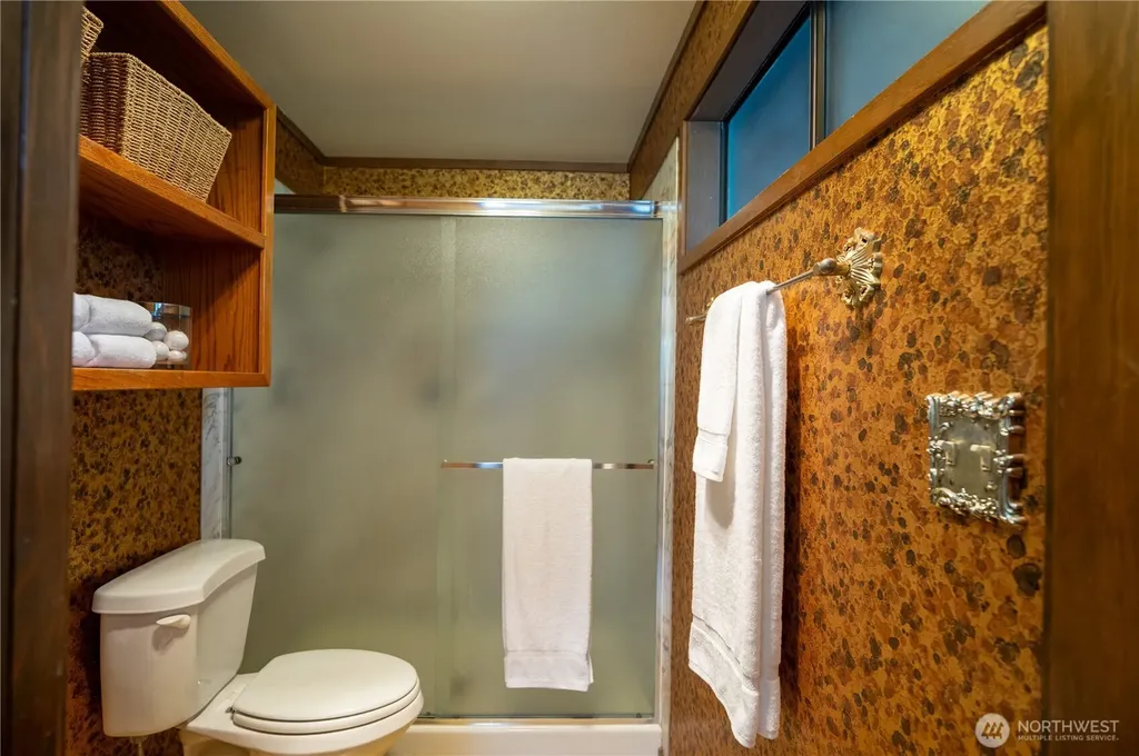 4033 52nd Place SW Seattle WA 98116