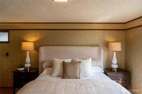 4033 52nd Place SW Seattle WA 98116