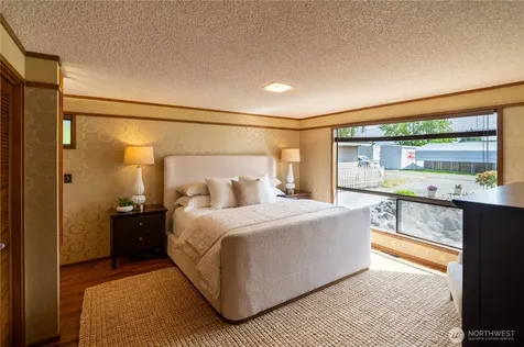 4033 52nd Place SW Seattle WA 98116