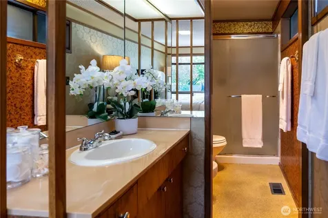 4033 52nd Place SW Seattle WA 98116