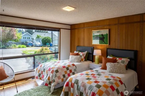 4033 52nd Place SW Seattle WA 98116